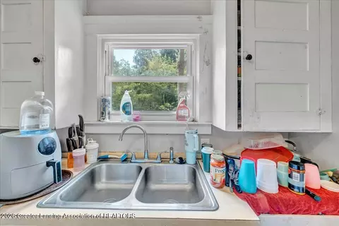 Kitchen - 121 Smith Ave, Lansing, MI 48910 photo 2 of 2