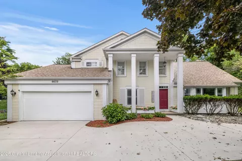 6633 Old River Trl, Lansing, MI 48917