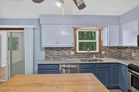 5705 Lakeview Dr, Perry, MI 48872 photo 19