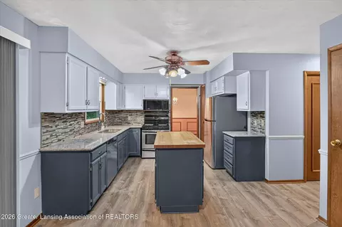 5705 Lakeview Dr, Perry, MI 48872 photo 17