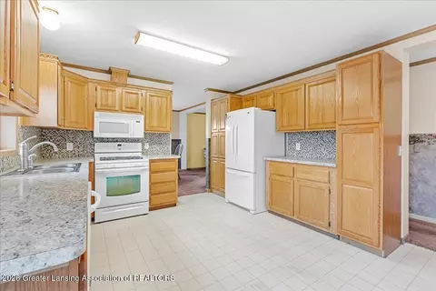 Kitchen - 10586 Williams Rd, Dewitt, MI 48820 photo 3 of 5