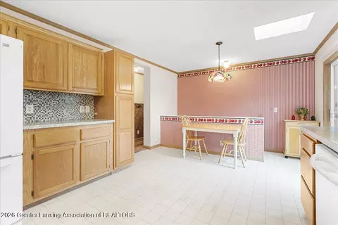 Kitchen - 10586 Williams Rd, Dewitt, MI 48820 photo 2 of 5
