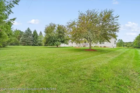 Exterior - 10586 Williams Rd, Dewitt, MI 48820 photo 2 of 7
