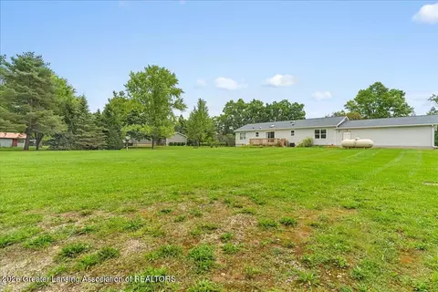 Exterior - 10586 Williams Rd, Dewitt, MI 48820 photo 6 of 7