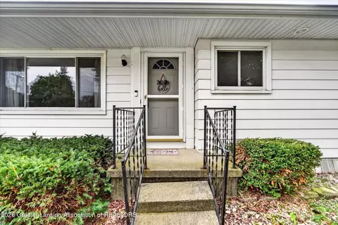 Exterior - 723 Cherry St, Charlotte, MI 48813 photo 3 of 8