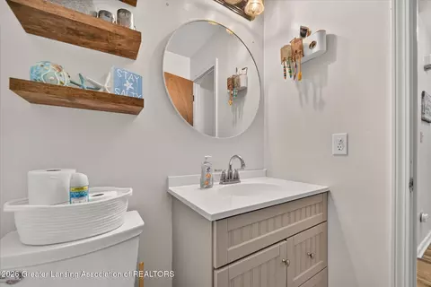 Bath - 723 Cherry St, Charlotte, MI 48813 photo 1 of 2