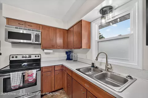 Kitchen - 723 Cherry St, Charlotte, MI 48813 photo 2 of 5