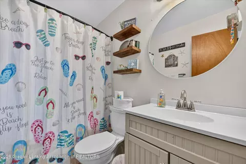 Bath - 723 Cherry St, Charlotte, MI 48813 photo 2 of 2