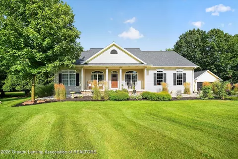 8536 Carriage Ln, Portland, MI 48875
