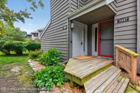 5449 Wild Oak Dr, East Lansing, MI 48823