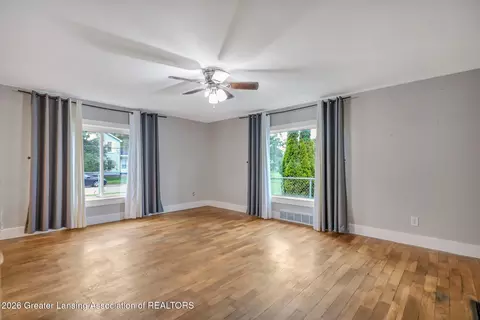 Living - 1125 Scott St, Jackson, MI 49202 photo 3 of 3