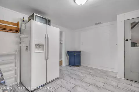 Entry Way - 1125 Scott St, Jackson, MI 49202 photo 3 of 3