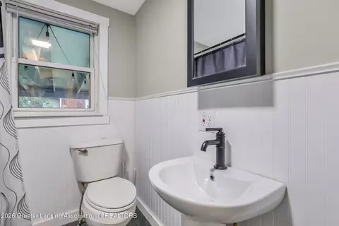 Bath - 1125 Scott St, Jackson, MI 49202 photo 1 of 1