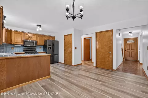 Entry Way - 12382 Burlingame Dr, Dewitt, MI 48820 photo 3 of 3