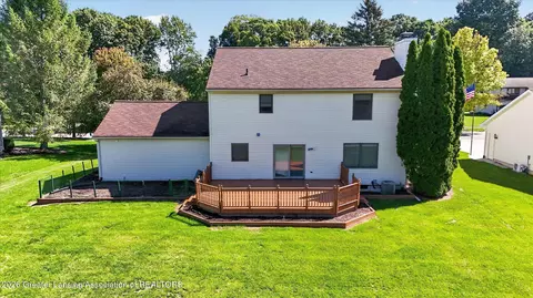 Exterior - 12382 Burlingame Dr, Dewitt, MI 48820 photo 14 of 16