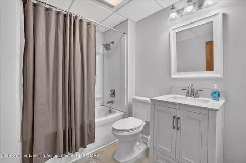Bath - 12382 Burlingame Dr, Dewitt, MI 48820 photo 4 of 4