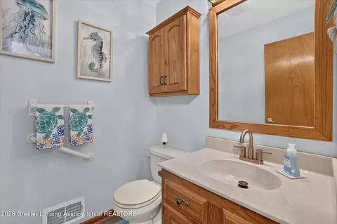 Bath - 12382 Burlingame Dr, Dewitt, MI 48820 photo 1 of 4