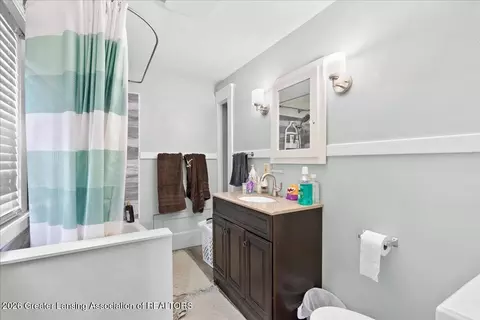 Bath - 516 Leitram St, Lansing, MI 48915 photo 1 of 2