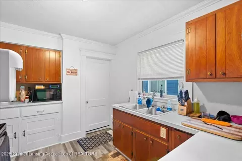 Kitchen - 516 Leitram St, Lansing, MI 48915 photo 2 of 2