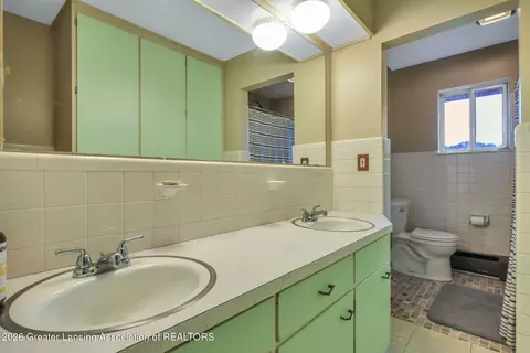 Bath - 13433 S Grange Rd, Eagle, MI 48822 photo 1 of 3