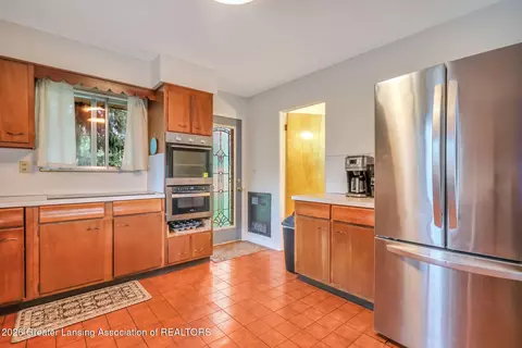 Kitchen - 13433 S Grange Rd, Eagle, MI 48822 photo 2 of 3