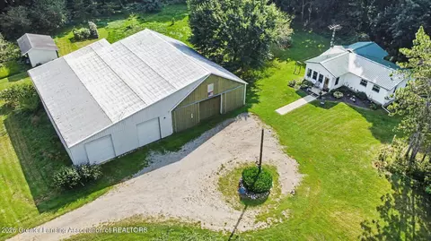 2850 Kelly Rd, Leslie, MI 49251