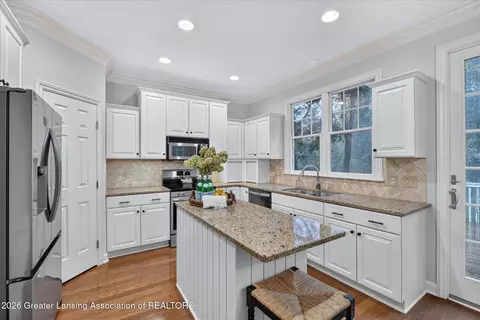 Kitchen - 13201 Watercrest Dr, Dewitt, MI 48820 photo 3 of 6