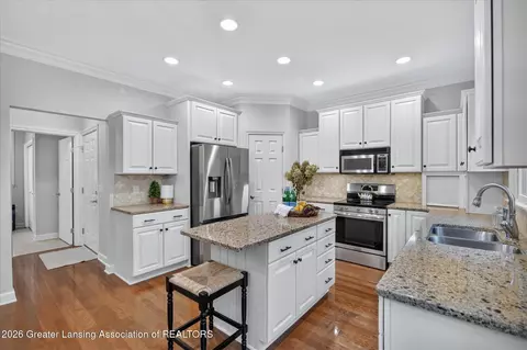 Kitchen - 13201 Watercrest Dr, Dewitt, MI 48820 photo 4 of 6