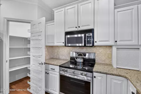 Kitchen - 13201 Watercrest Dr, Dewitt, MI 48820 photo 6 of 6
