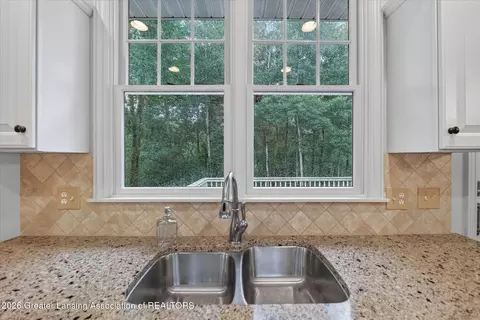 Kitchen - 13201 Watercrest Dr, Dewitt, MI 48820 photo 5 of 6