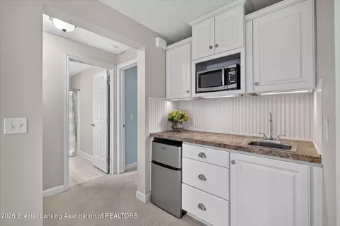 Entry Way - 13201 Watercrest Dr, Dewitt, MI 48820 photo 4 of 4