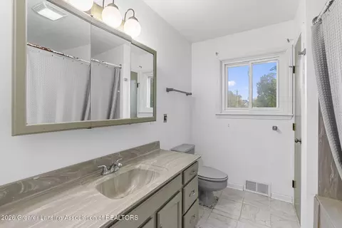 Bath - 6044 Bishop Rd, Lansing, MI 48911 photo 2 of 4