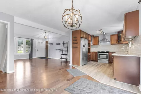 Entry Way - 6044 Bishop Rd, Lansing, MI 48911 photo 2 of 4