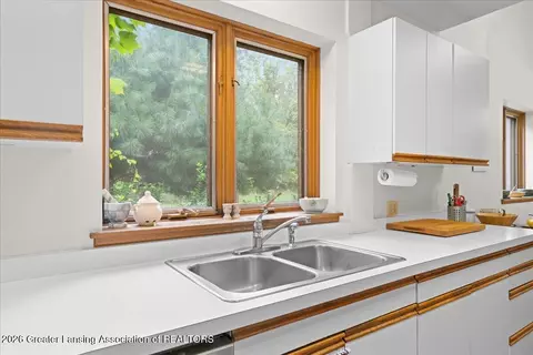 Kitchen - 1390 E Haslett Rd, Williamston, MI 48895 photo 4 of 4