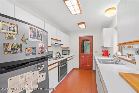 Kitchen - 1390 E Haslett Rd, Williamston, MI 48895 photo 1 of 4