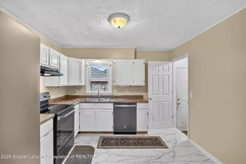 Entry Way - 3216 Young Ave, Lansing, MI 48906 photo 5 of 6