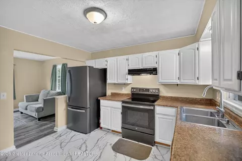 Entry Way - 3216 Young Ave, Lansing, MI 48906 photo 4 of 6