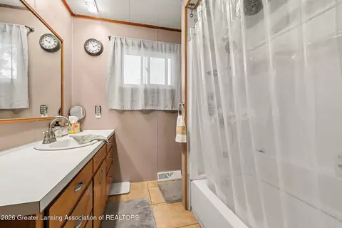 Bath - 103 S Washington St, Perry, MI 48872 photo 1 of 2