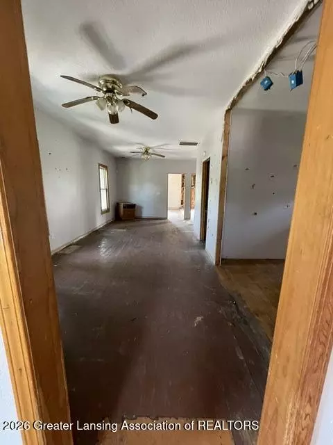 Entry Way - 812 N Blackstone St, Jackson, MI 49202 photo 2 of 4