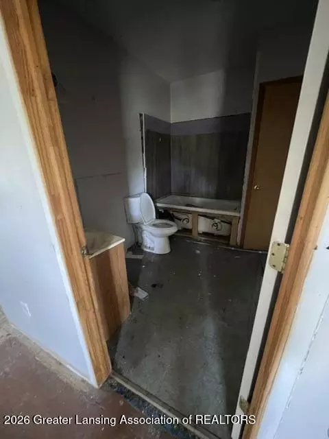 Entry Way - 812 N Blackstone St, Jackson, MI 49202 photo 3 of 4