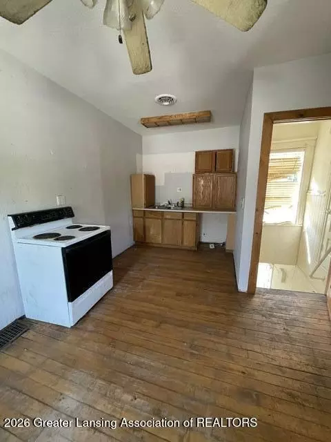 Kitchen - 812 N Blackstone St, Jackson, MI 49202 photo 1 of 1