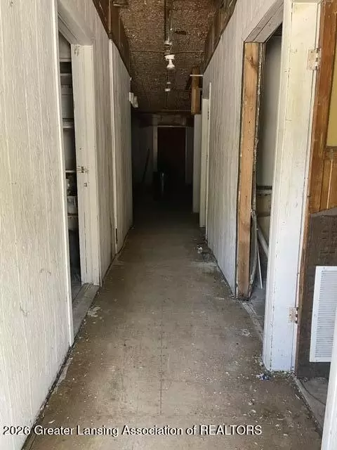 Entry Way - 812 N Blackstone St, Jackson, MI 49202 photo 1 of 4