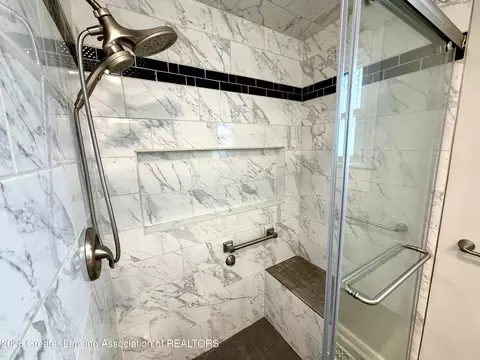 Bath - 919 Degroff St, Grand Ledge, MI 48837 photo 4 of 4