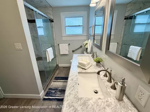 Bath - 919 Degroff St, Grand Ledge, MI 48837 photo 2 of 4