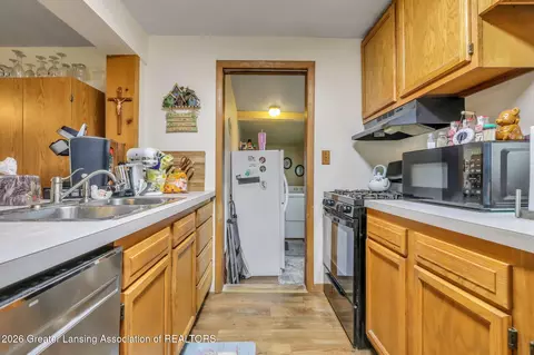 Entry Way - 120 E Shepherd St, Charlotte, MI 48813 photo 1 of 1