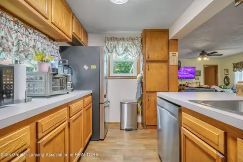 Kitchen - 120 E Shepherd St, Charlotte, MI 48813 photo 3 of 4