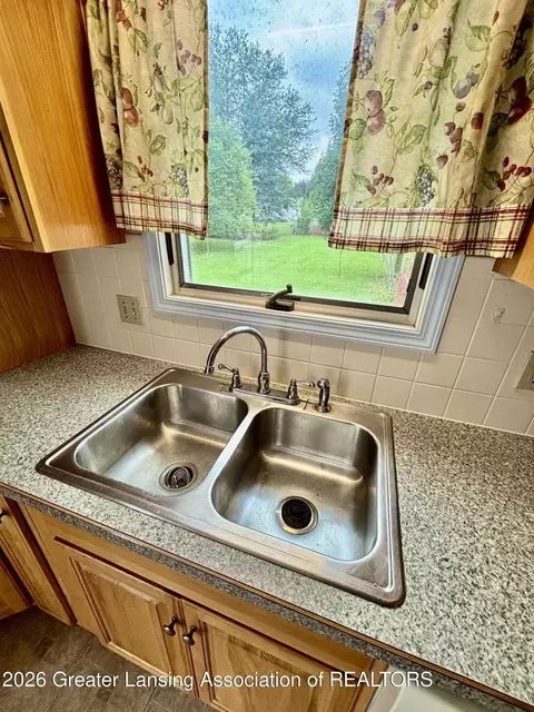 Kitchen - 744 Walnut St, Charlotte, MI 48813 photo 2 of 5
