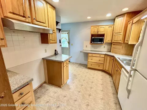 Kitchen - 744 Walnut St, Charlotte, MI 48813 photo 5 of 5
