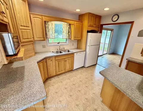Kitchen - 744 Walnut St, Charlotte, MI 48813 photo 1 of 5