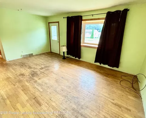 Living - 744 Walnut St, Charlotte, MI 48813 photo 1 of 3